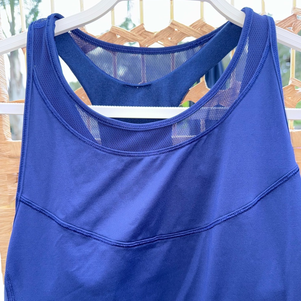Lululemon Gear Up Tank with Built-in Bra Size 8 in Hero Blue EUC - Picture 2 of 6